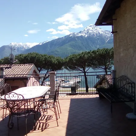 Sul Lago Di Como Apartment *